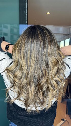 Video post from trindadehairstylist.