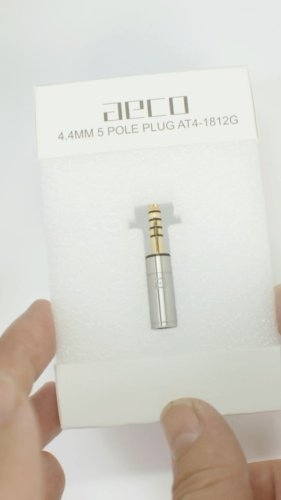 Video post from customcans_headphones.