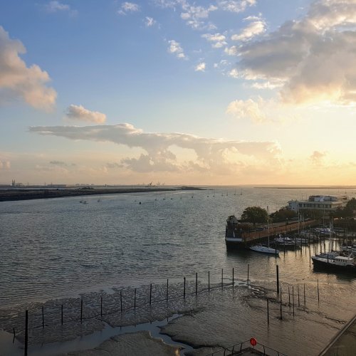 Photo post from kasarstays.