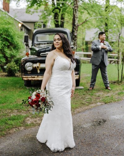 Carousel post from thecurvybridenj.