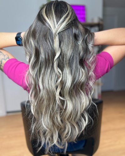 Carousel post from trindadehairstylist.