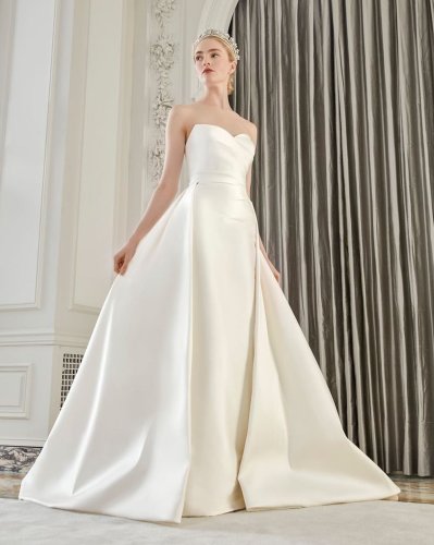 Carousel post from jolibride.