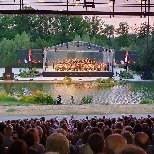 Carousel post from prgbelgium.