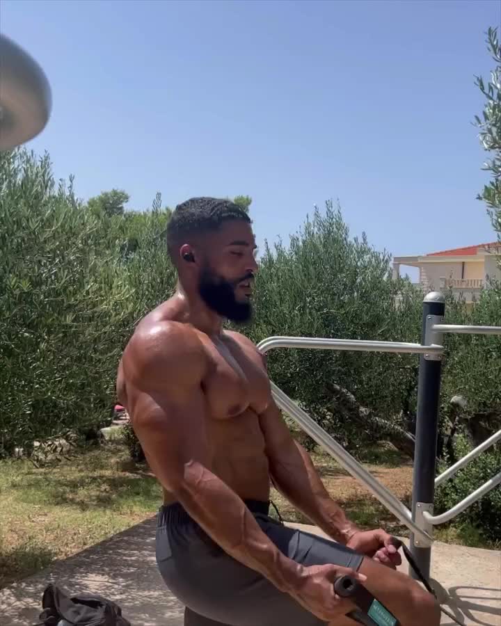Carousel post from ph_gains.