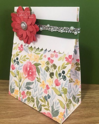 Carousel post from Eyelet Outlet.