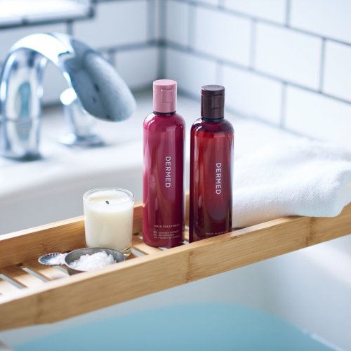 Carousel post from 三省製薬　デルメッド.