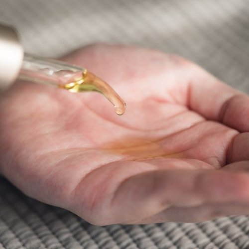 Carousel post from 三省製薬　デルメッド.