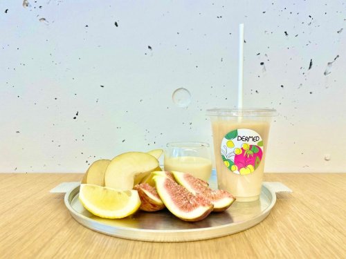 Carousel post from 三省製薬　デルメッド.