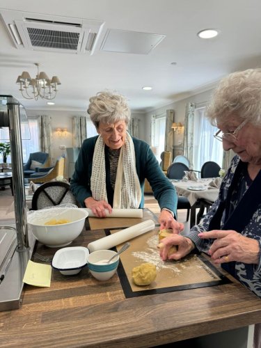 Carousel post from Oat Hill Mews Care Home.