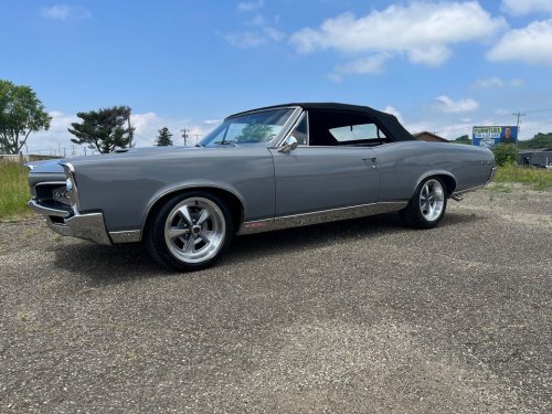 Carousel post from Ohio Corvettes and Muscle Cars.