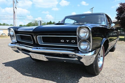 Carousel post from Ohio Corvettes and Muscle Cars.