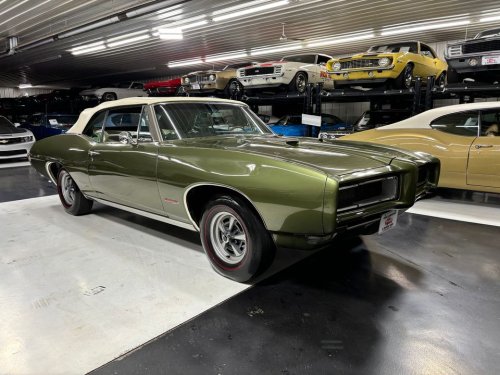 Carousel post from Ohio Corvettes and Muscle Cars.