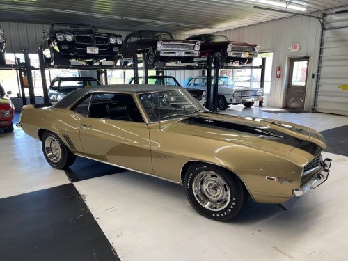Carousel post from Ohio Corvettes and Muscle Cars.