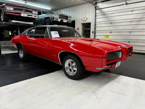 Carousel post from Ohio Corvettes and Muscle Cars.