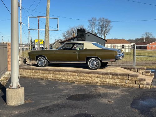 Carousel post from Ohio Corvettes and Muscle Cars.