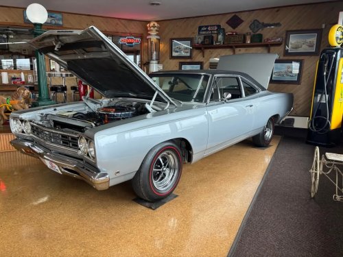 Carousel post from Ohio Corvettes and Muscle Cars.
