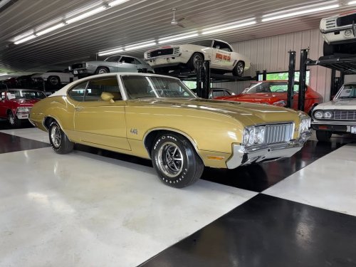 Carousel post from Ohio Corvettes and Muscle Cars.
