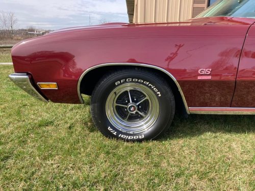 Carousel post from Ohio Corvettes and Muscle Cars.
