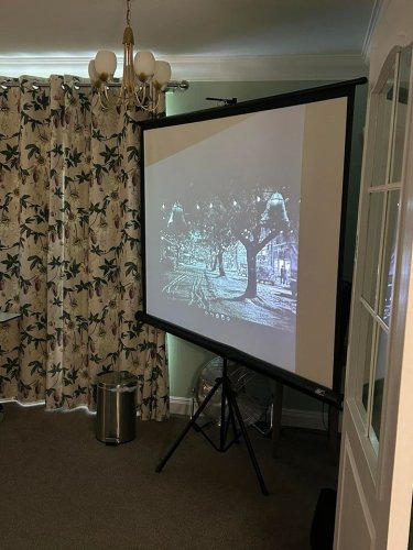 Carousel post from Collingwood Court care home.