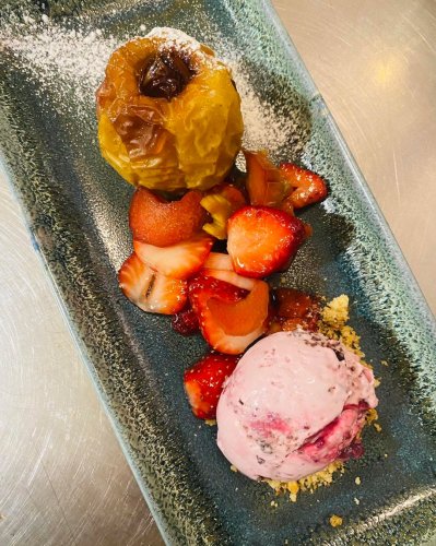 Carousel post from miditreizepontarlier.