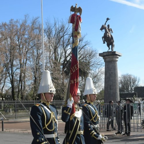Carousel post from escuelamilitaroficial.