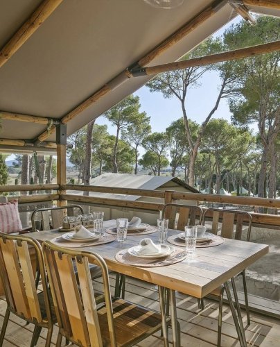 Carousel post from glampings.