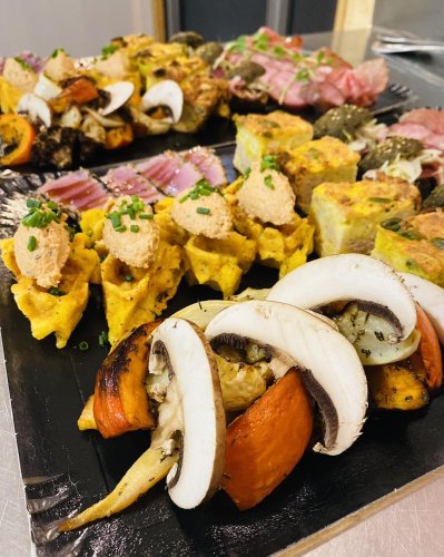 Carousel post from miditreizepontarlier.