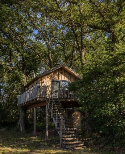 Carousel post from glampings.