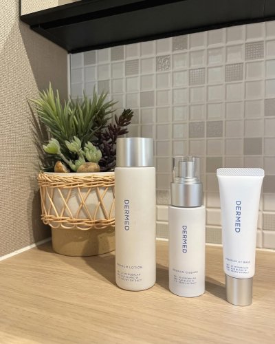 Carousel post from dermed_official.