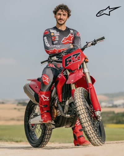 Photo post from motomax.