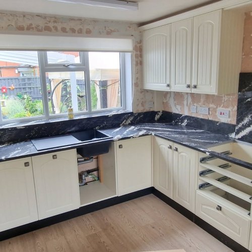 Carousel post from ellocoworktops.
