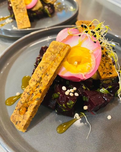 Carousel post from miditreizepontarlier.