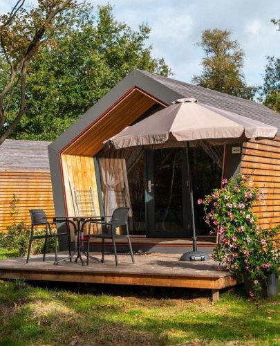 Carousel post from glampings.