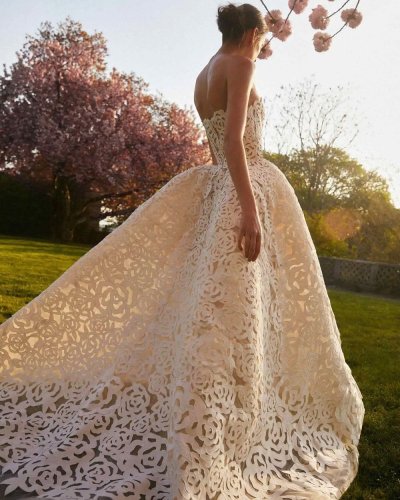 Carousel post from lelitebridal.