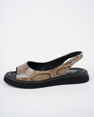 Carousel post from ossoshoes.