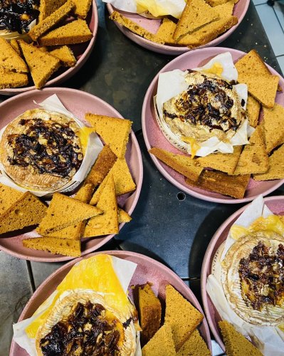 Carousel post from miditreizepontarlier.