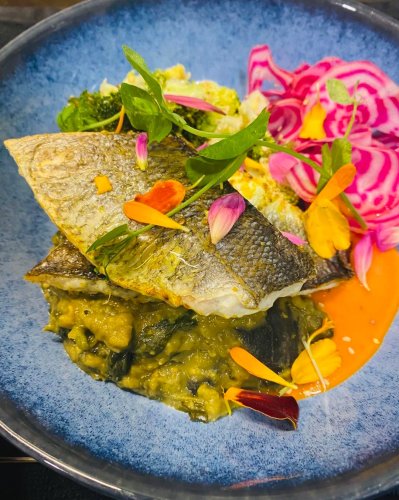 Carousel post from miditreizepontarlier.