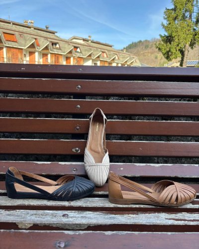 Carousel post from almareafootwear.