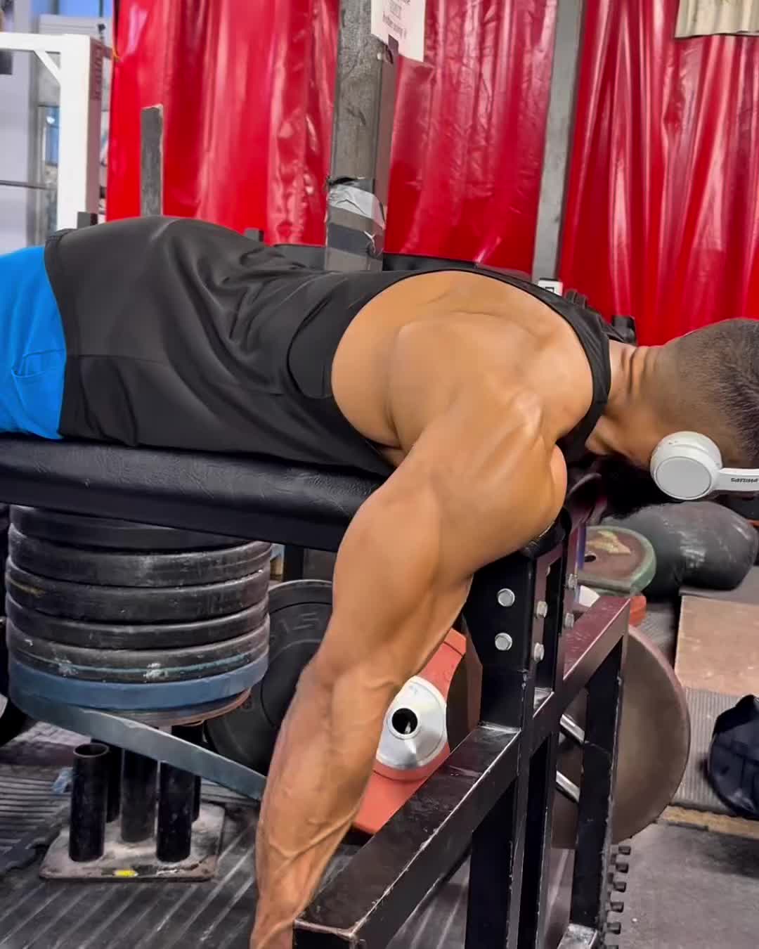 Carousel post from ph_gains.