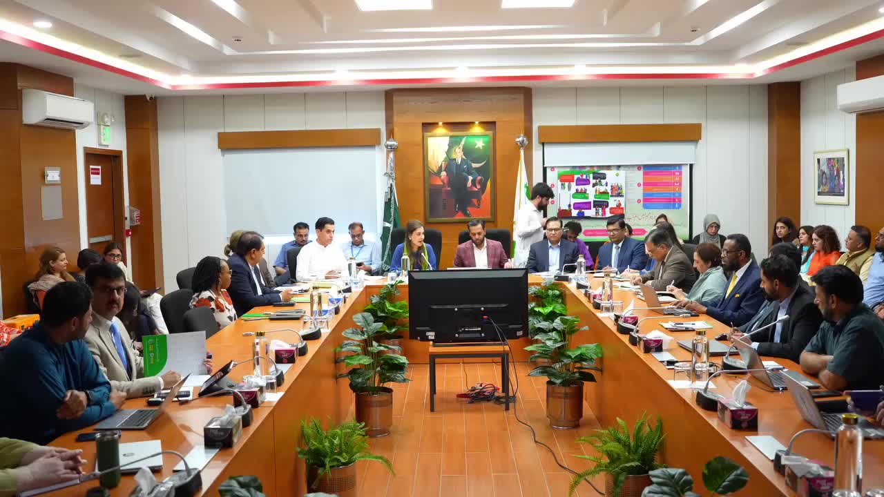 Carousel post from pakfightspolio.