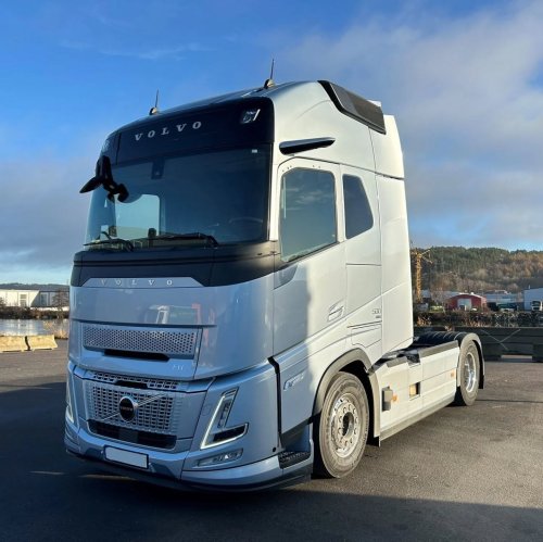 Carousel post from vaexthetrucktraders.