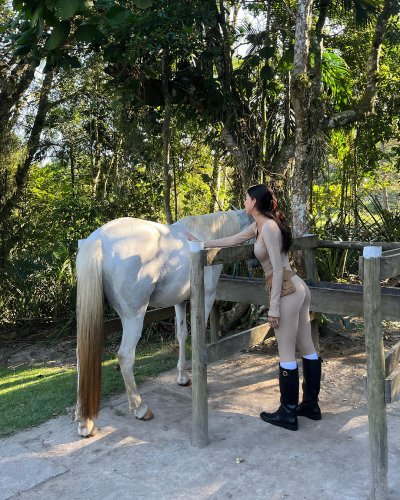 Carousel post from liveoficial.