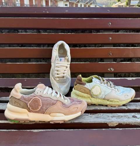 Carousel post from almareafootwear.