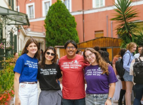 Carousel post from aurrome.