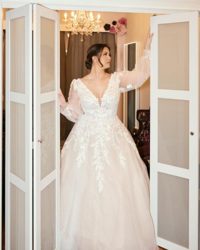 Carousel post from thecurvybridenj.