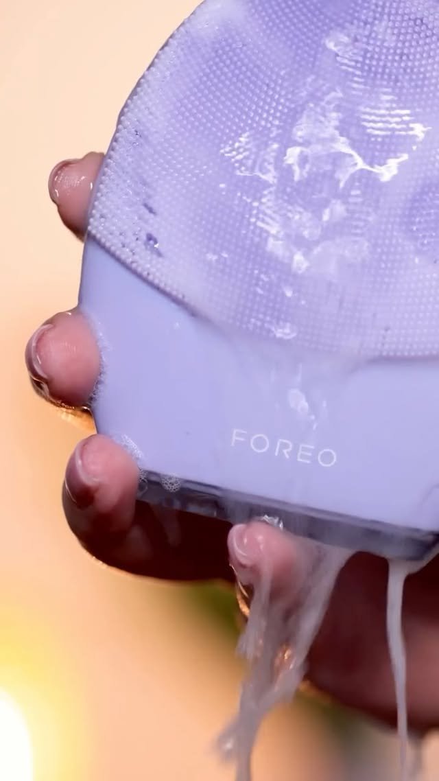 FOREO LUNA™ 4 | Smart Facial Cleansing Device