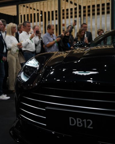 Carousel post from salonautolyon.