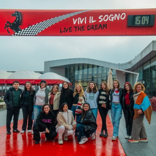 Carousel post from aurrome.