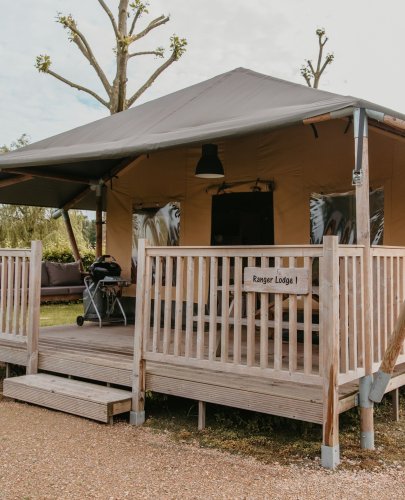 Carousel post from glampings.