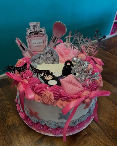 Photo post from smallcakestyler.